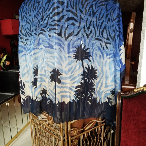 Huge Wrap or Sarong - Picture 2 of 2